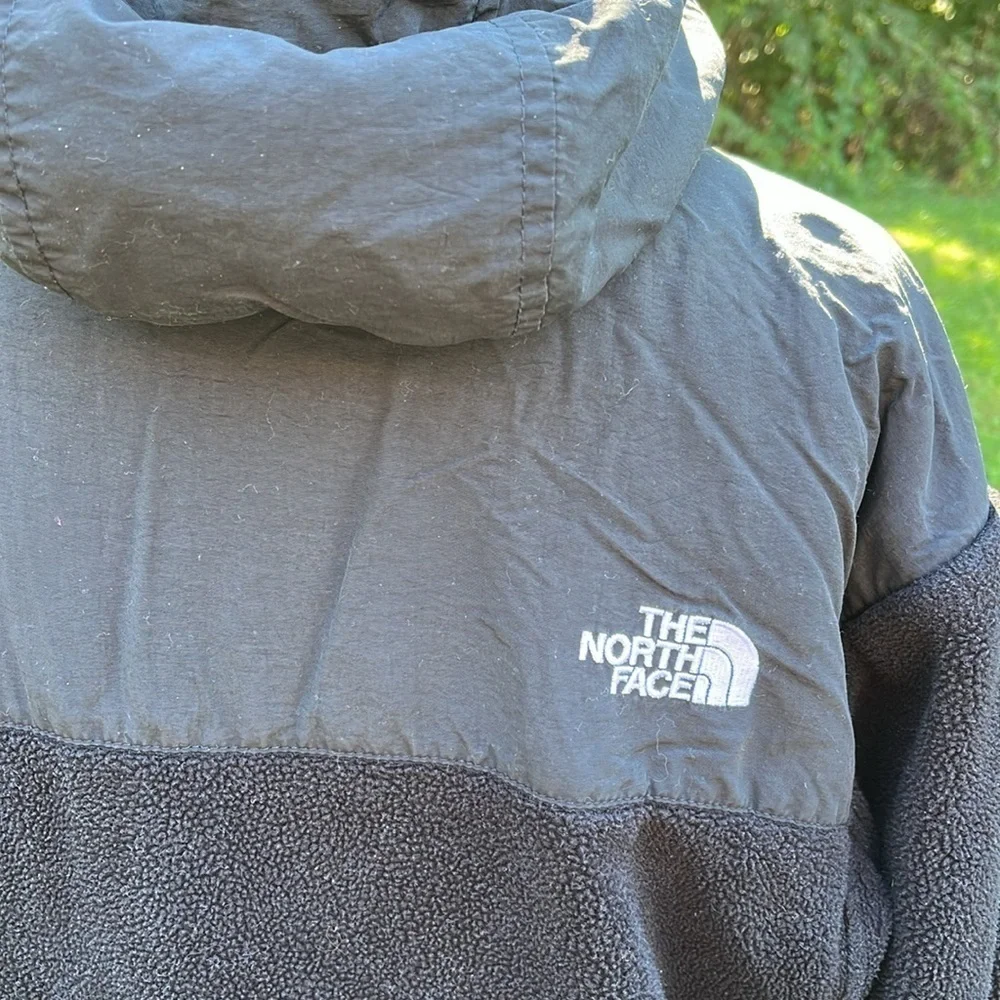 The North Face Men’s Jacket, Size Small, Color is Black, Polartec